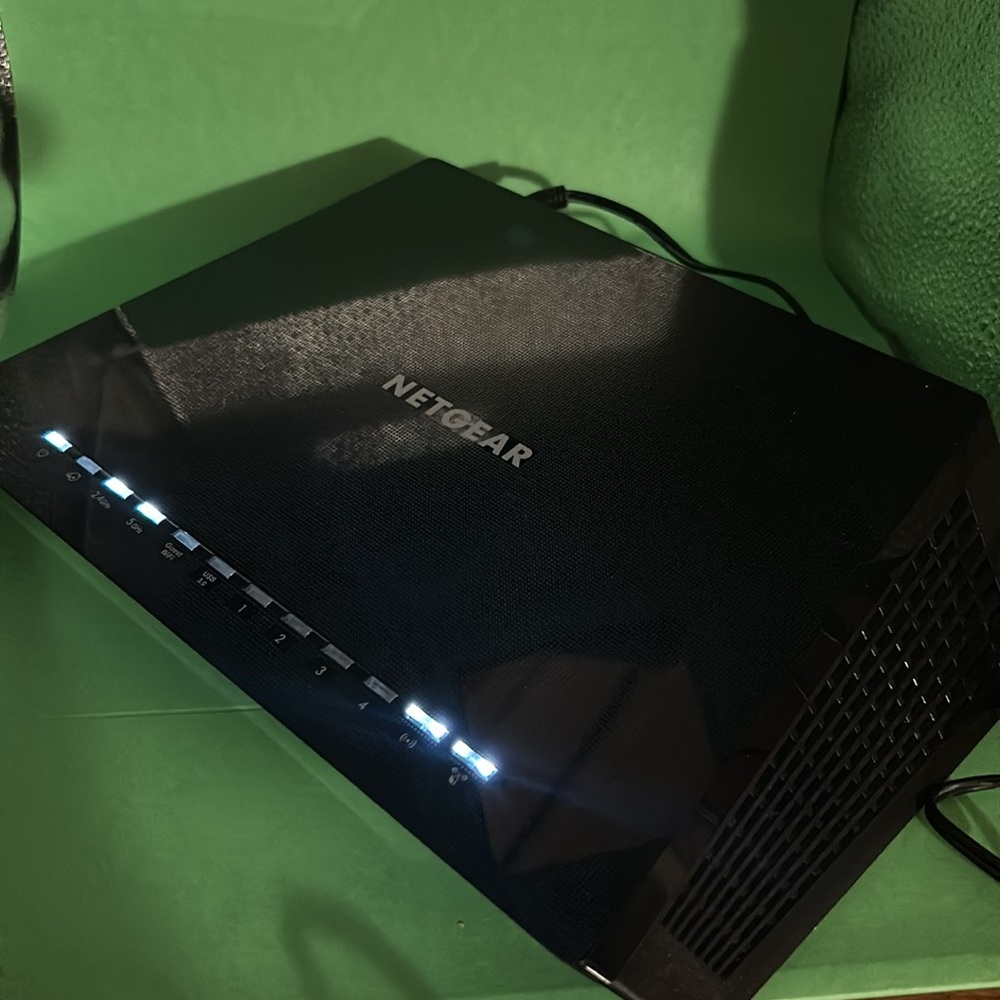 NETGEAR Nighthawk AC2600 Smart WiFi Router (R7450) - Picture 9 of 12
